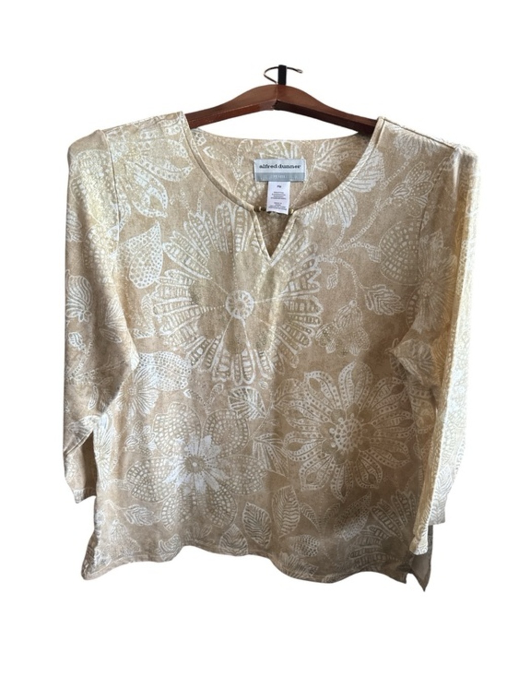 Alfred Dunner Beige and White Floral V-Notch Pullover 3/4 Sleeve Shimmer Top